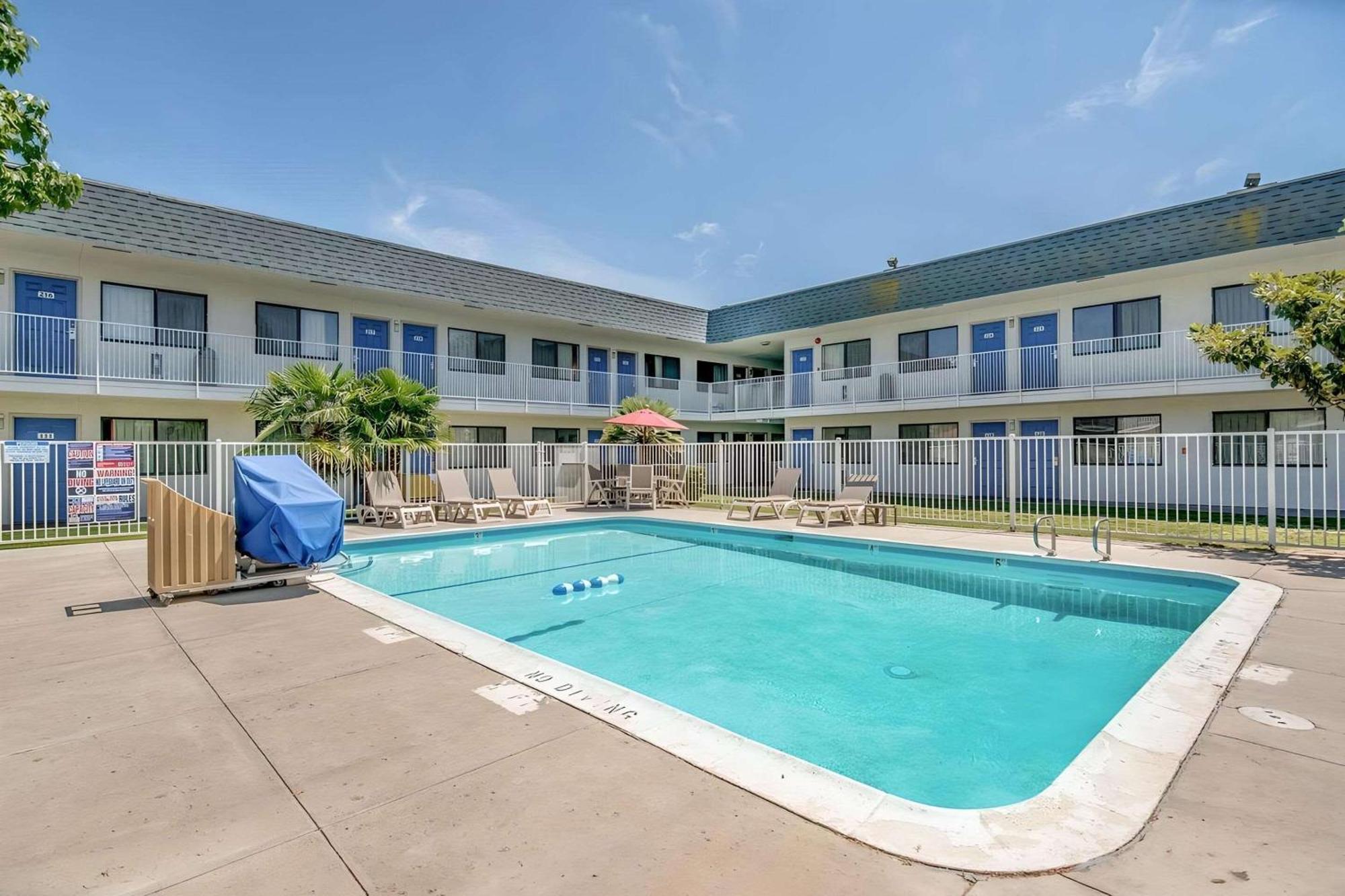 Park Inn By Radisson, Tracy Exterior foto